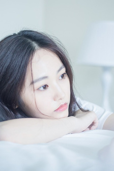 小嘴接尿含着尿液跪喝